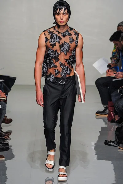 Look 12